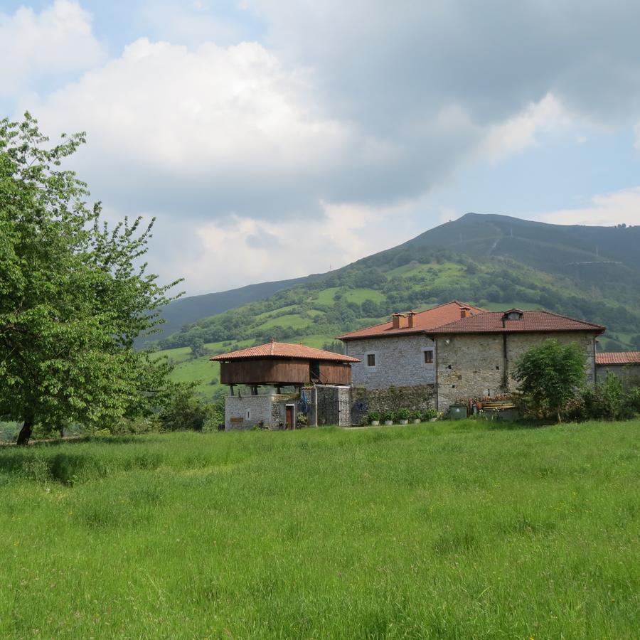 Agroturismo La Casona De Belmonte Ovinana (Belmonte de Miranda) Exterior foto